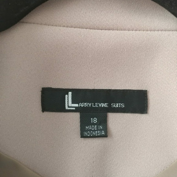 Cream suit jacket - Picture 3 of 3